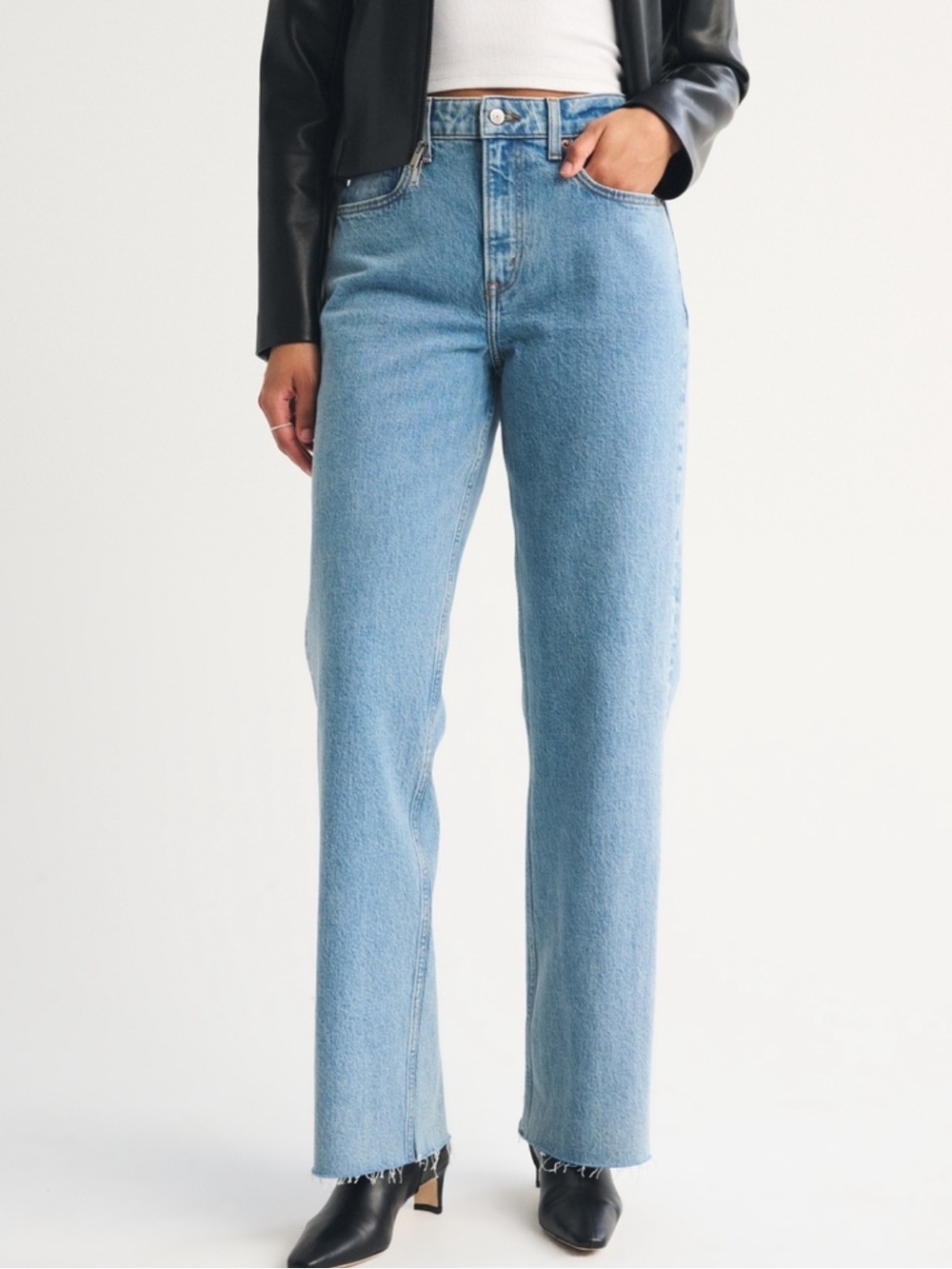 NWT ABERCROMBIE 90s Relaxed Jean Curve Love
